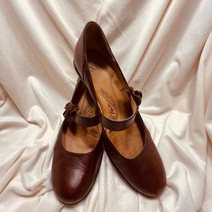 Vintage style Sofft brown leather Mary Janes! Size 10M